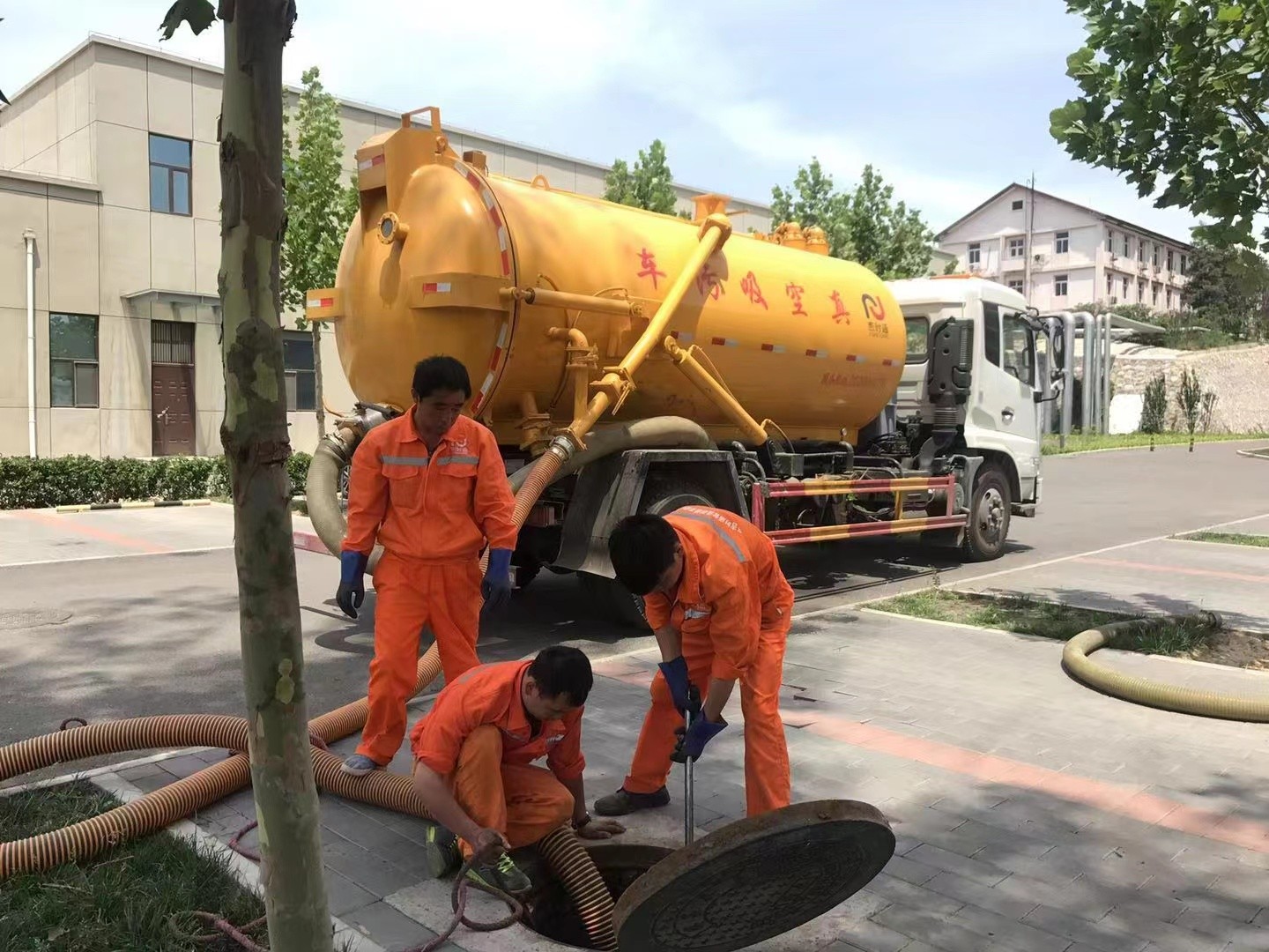 喀左化粪池清理与5-8吨吸粪车施工效率分析